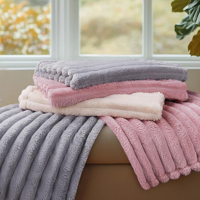 LINENLUX 1 Pack 3 Soft Dog Blanket Washable Warm Fleece Cat Blankets for Pet Puppy Fluffy Calming Flannel Grey Small