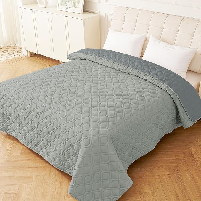 hyha Waterproof Dog Bed Blanket, Soft Pet Blankets, Waterproof Couch Cover for Dogs, Reversible Sofa Covers Washable for Furniture (52x82 Inch, Grey/Dark Grey)